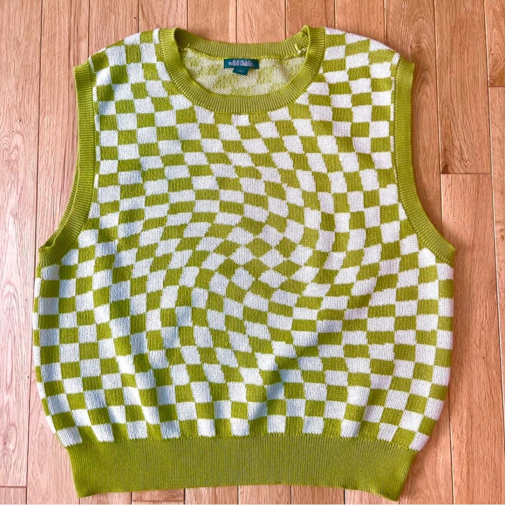 Green and White Swirled Checkered Sweater Vest